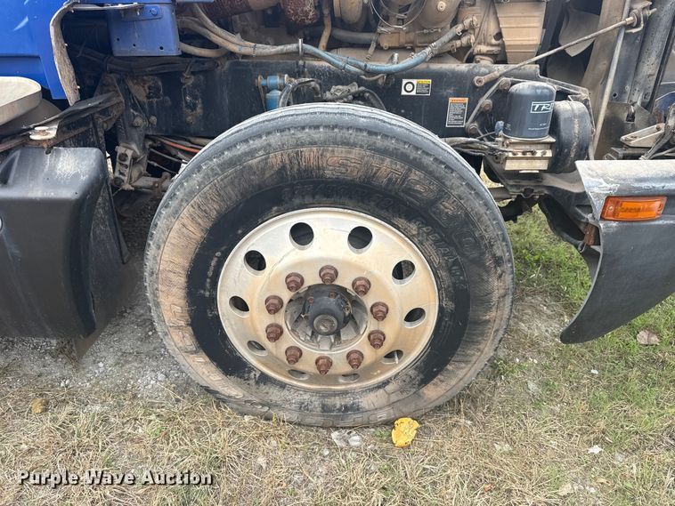 image for item DJ7879 2007 Kenworth T600 semi truck