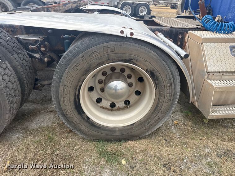 image for item DJ7879 2007 Kenworth T600 semi truck