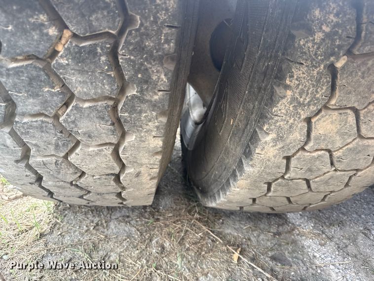 image for item DJ7879 2007 Kenworth T600 semi truck