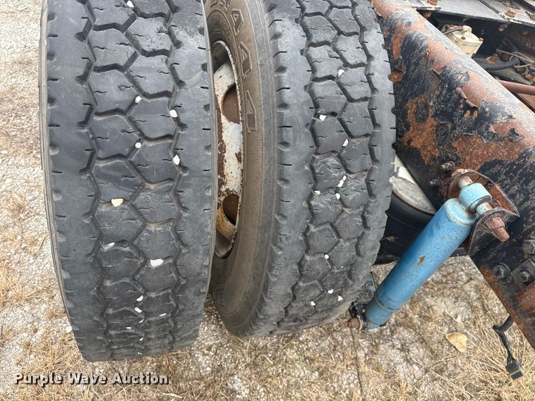 image for item DJ7879 2007 Kenworth T600 semi truck