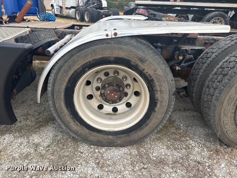 image for item DJ7879 2007 Kenworth T600 semi truck