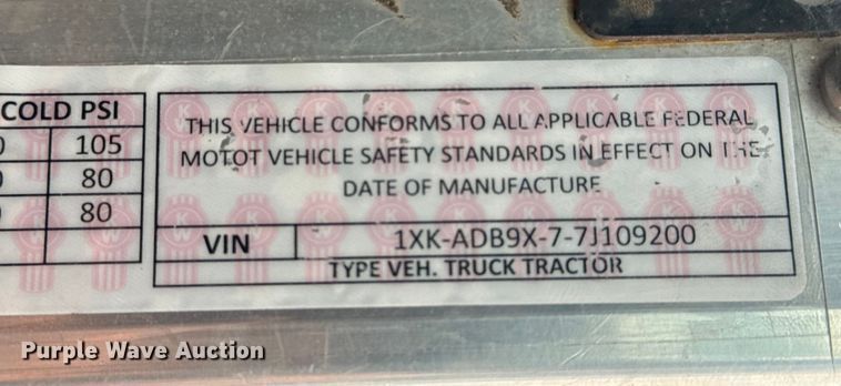 image for item DJ7879 2007 Kenworth T600 semi truck