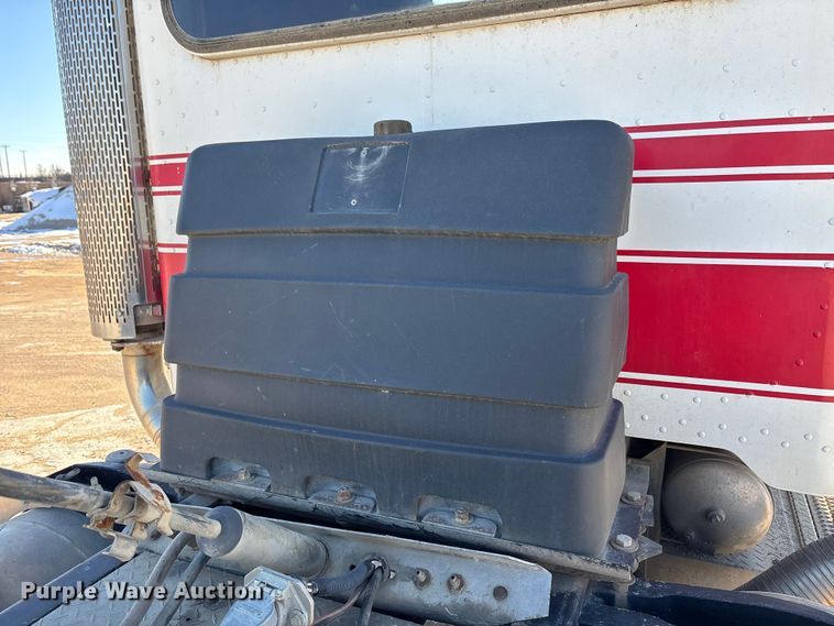 image for item DK0176 2003 Peterbilt 379 semi truck