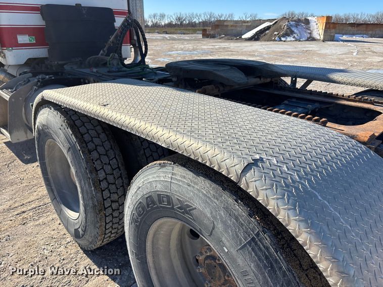 image for item DK0176 2003 Peterbilt 379 semi truck