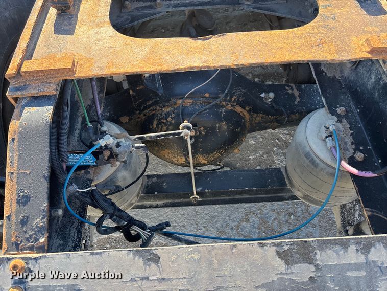 image for item DK0176 2003 Peterbilt 379 semi truck