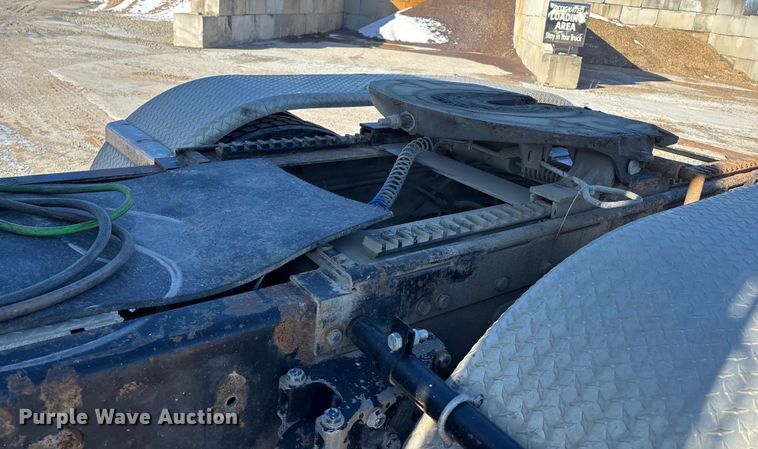 image for item DK0176 2003 Peterbilt 379 semi truck