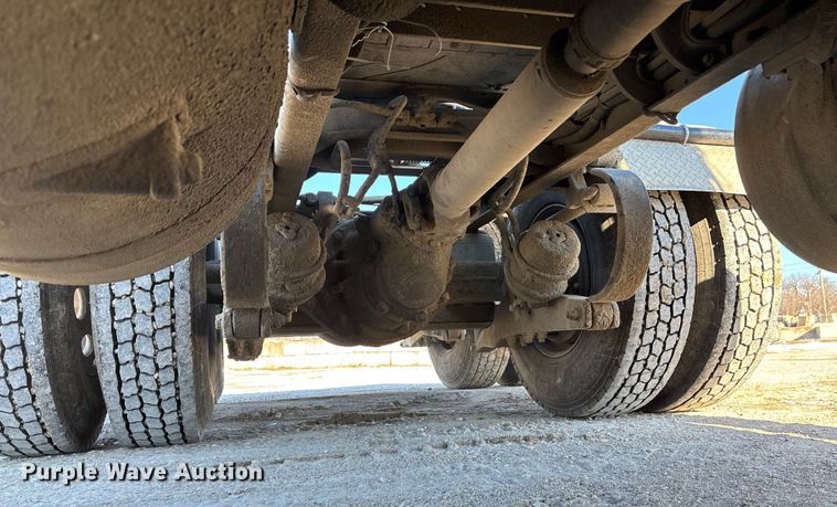 image for item DK0176 2003 Peterbilt 379 semi truck