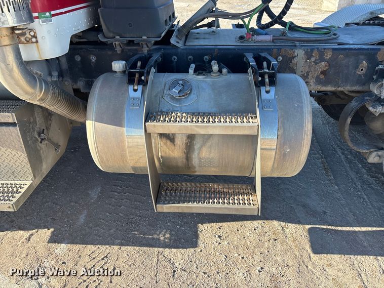 image for item DK0176 2003 Peterbilt 379 semi truck