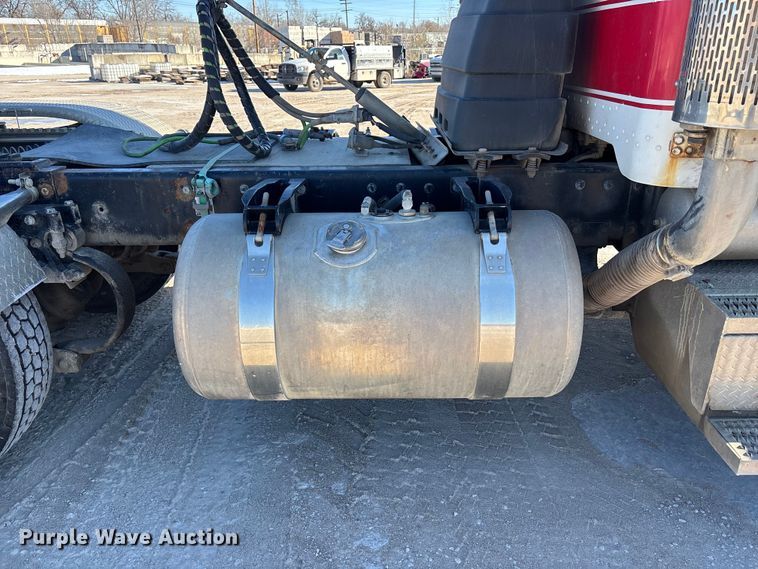 image for item DK0176 2003 Peterbilt 379 semi truck