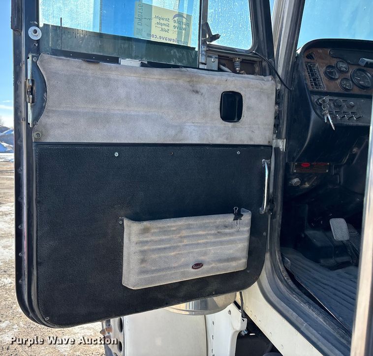 image for item DK0176 2003 Peterbilt 379 semi truck