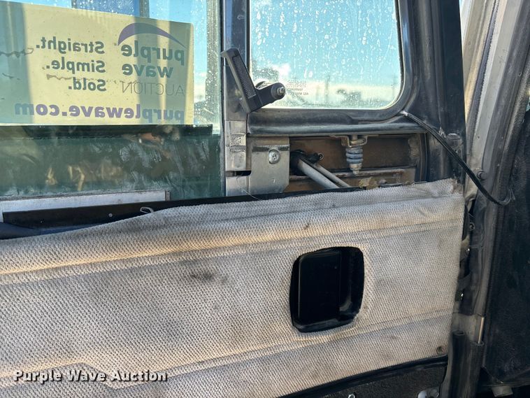 image for item DK0176 2003 Peterbilt 379 semi truck