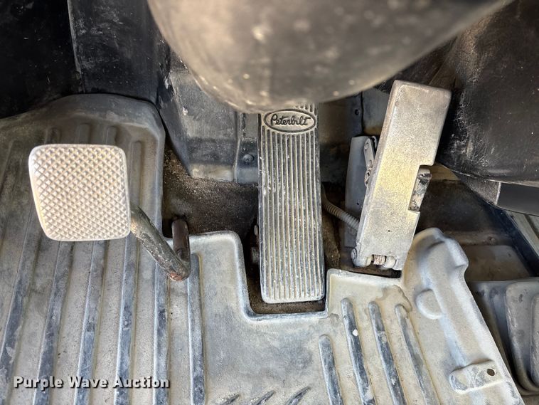 image for item DK0176 2003 Peterbilt 379 semi truck