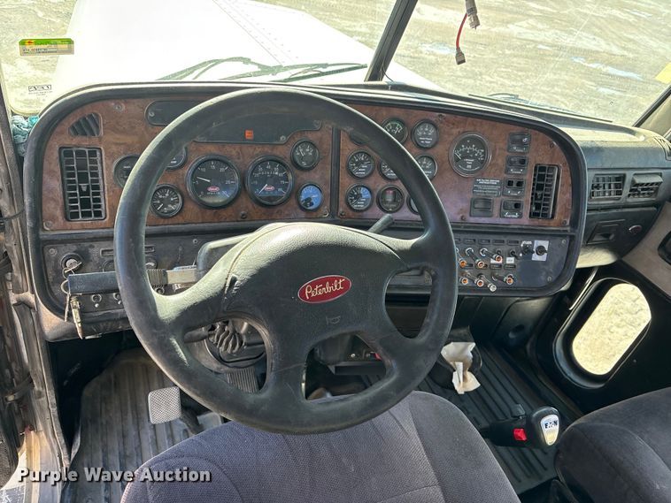 image for item DK0176 2003 Peterbilt 379 semi truck