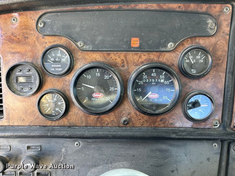 image for item DK0176 2003 Peterbilt 379 semi truck