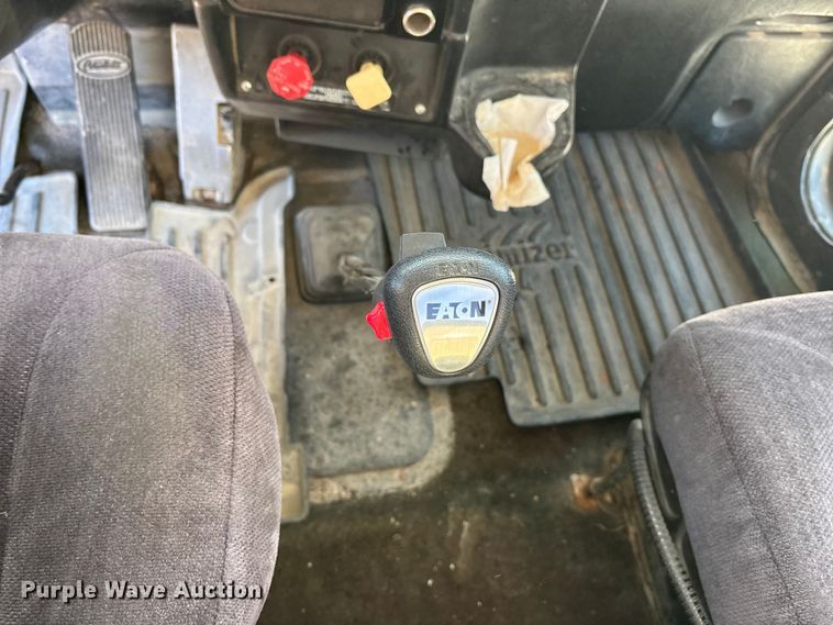 image for item DK0176 2003 Peterbilt 379 semi truck