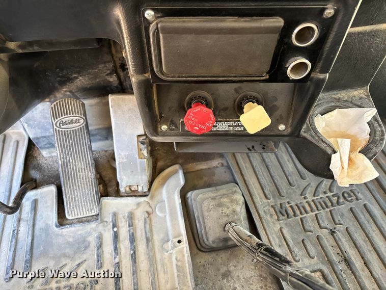 image for item DK0176 2003 Peterbilt 379 semi truck