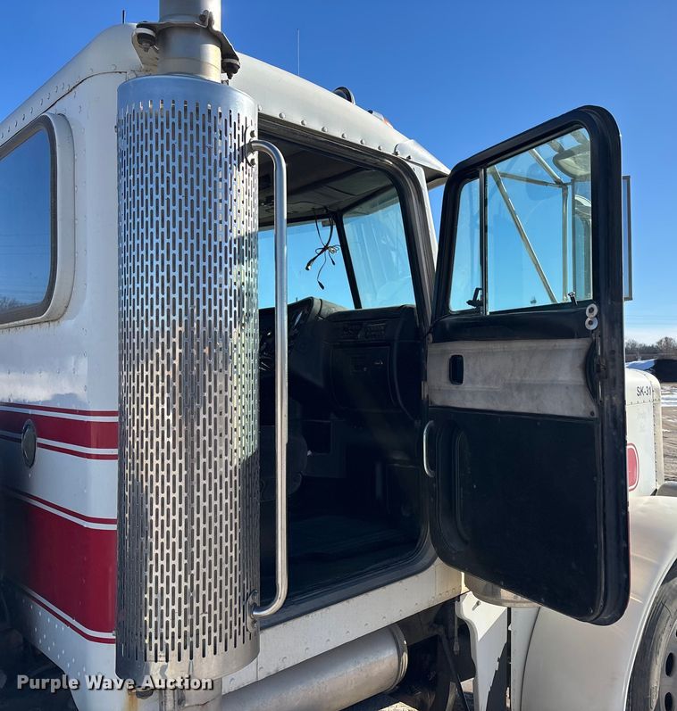 image for item DK0176 2003 Peterbilt 379 semi truck