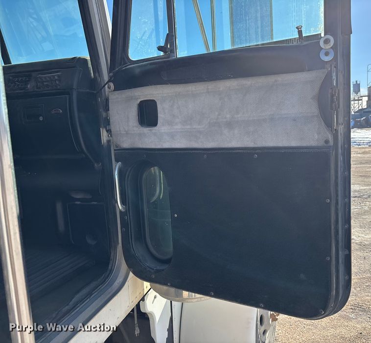 image for item DK0176 2003 Peterbilt 379 semi truck