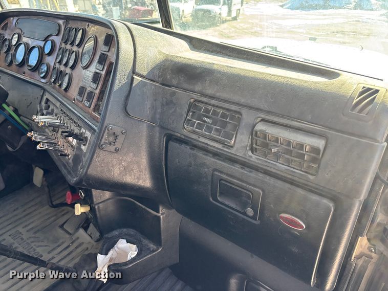 image for item DK0176 2003 Peterbilt 379 semi truck