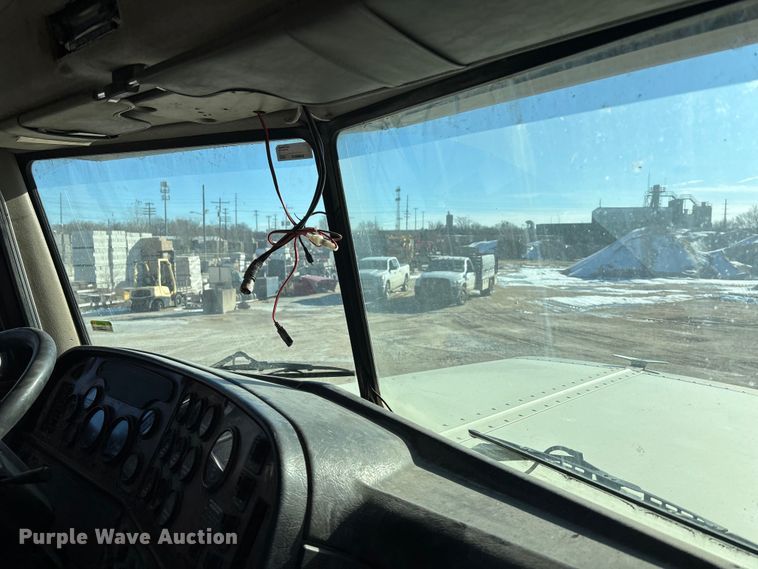 image for item DK0176 2003 Peterbilt 379 semi truck