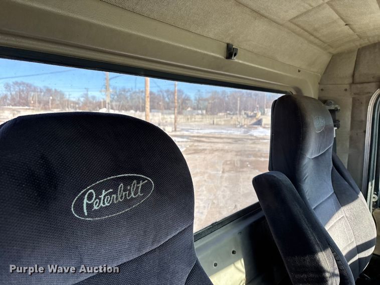image for item DK0176 2003 Peterbilt 379 semi truck