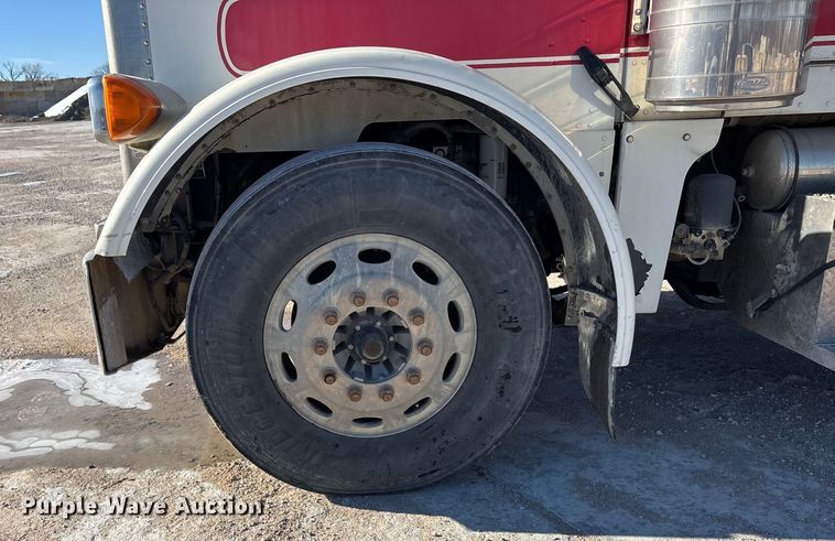 image for item DK0176 2003 Peterbilt 379 semi truck