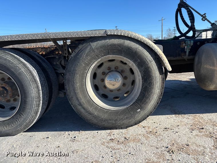 image for item DK0176 2003 Peterbilt 379 semi truck