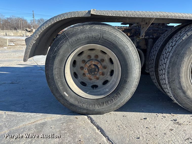 image for item DK0176 2003 Peterbilt 379 semi truck