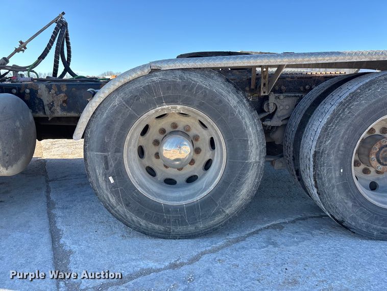 image for item DK0176 2003 Peterbilt 379 semi truck