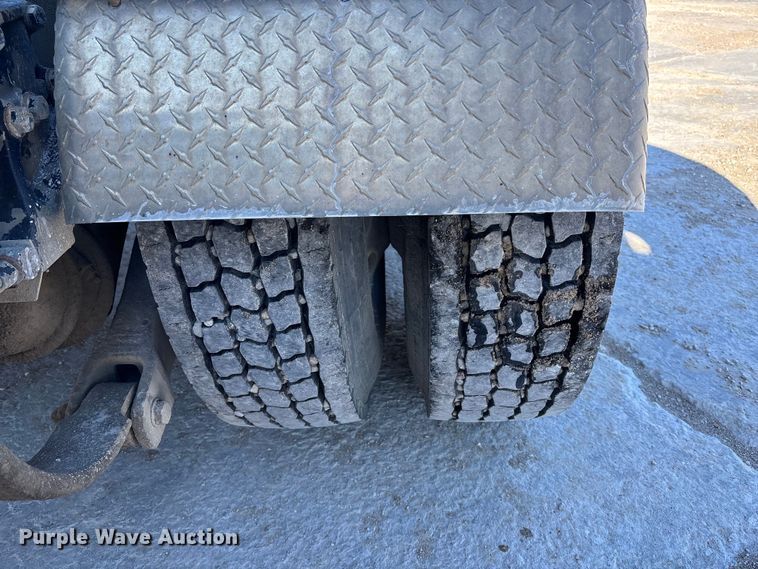 image for item DK0176 2003 Peterbilt 379 semi truck