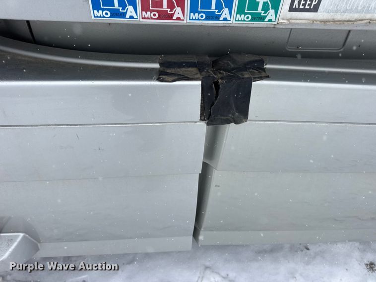 image for item DO2272 2010 Volvo VNL semi truck