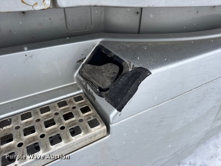 image for item DO2272 2010 Volvo VNL semi truck