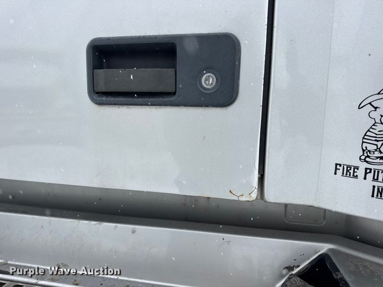 image for item DO2272 2010 Volvo VNL semi truck