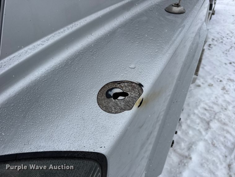 image for item DO2272 2010 Volvo VNL semi truck