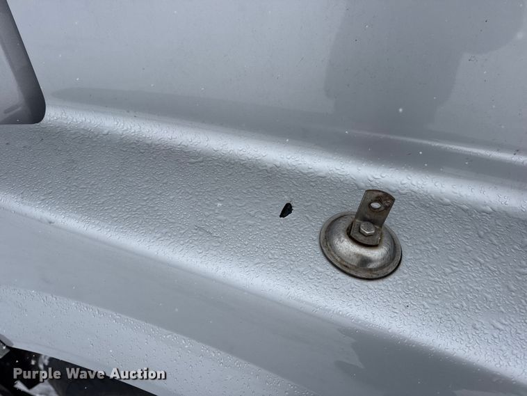 image for item DO2272 2010 Volvo VNL semi truck