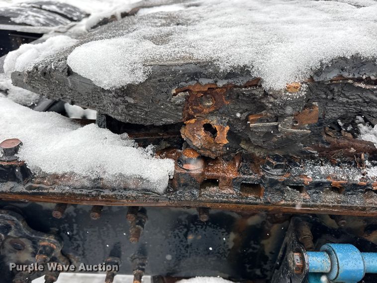 image for item DO2272 2010 Volvo VNL semi truck