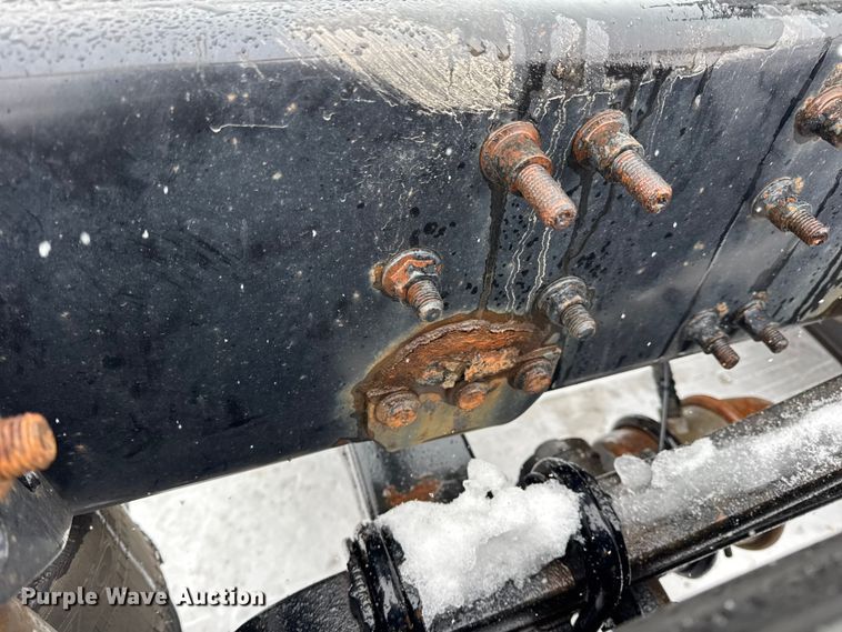 image for item DO2272 2010 Volvo VNL semi truck