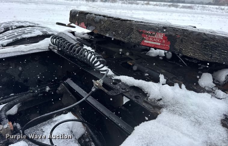 image for item DO2272 2010 Volvo VNL semi truck