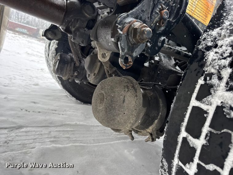 image for item DO2272 2010 Volvo VNL semi truck