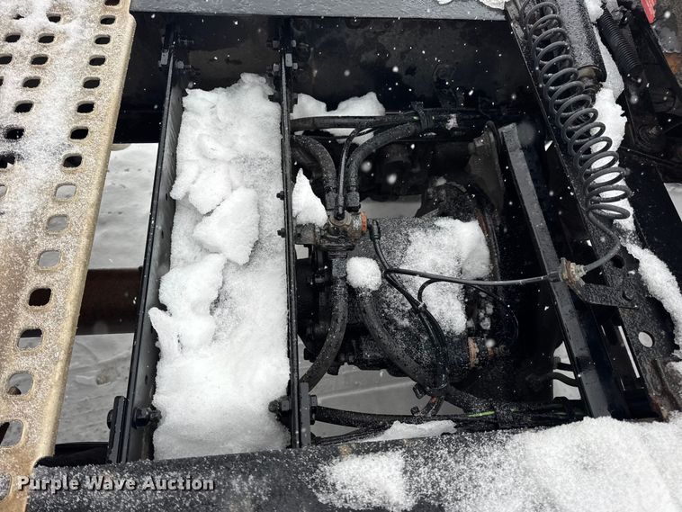 image for item DO2272 2010 Volvo VNL semi truck