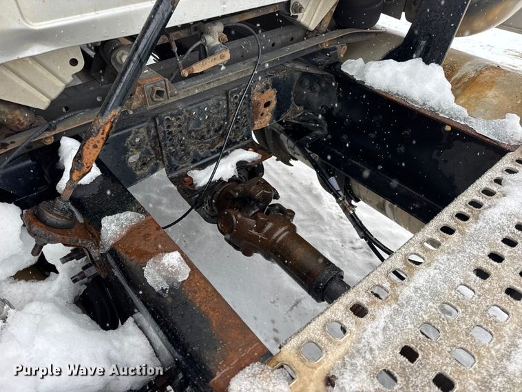 image for item DO2272 2010 Volvo VNL semi truck