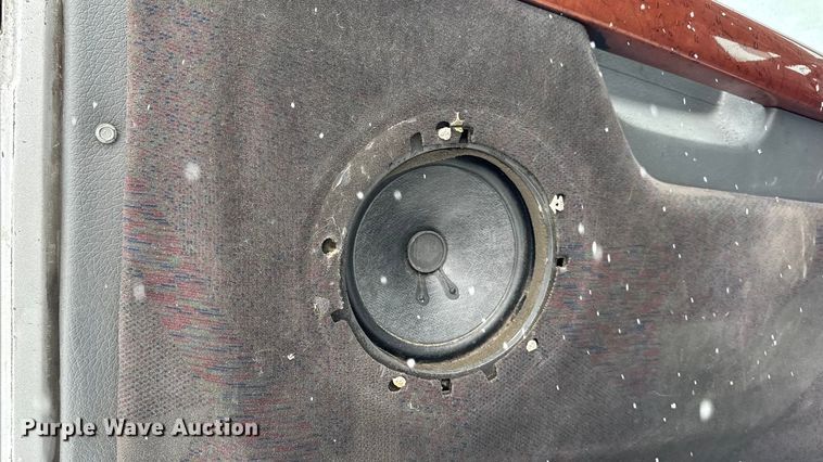 image for item DO2272 2010 Volvo VNL semi truck