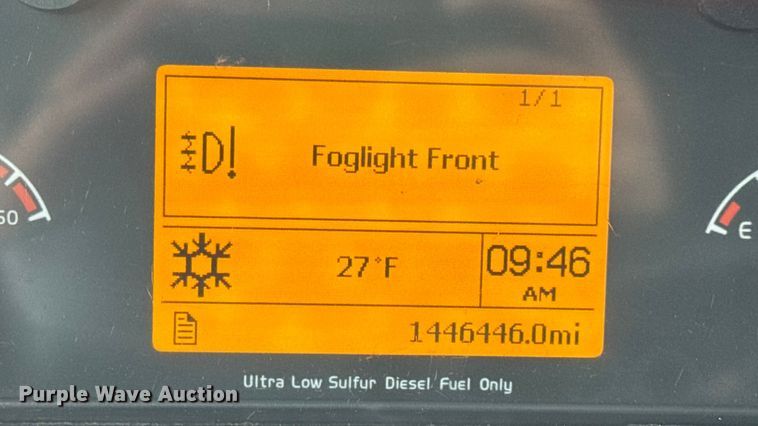 image for item DO2272 2010 Volvo VNL semi truck