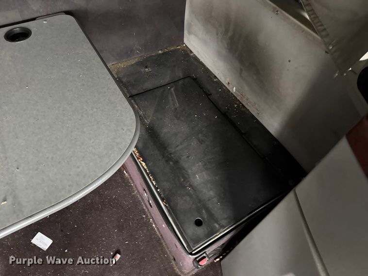 image for item DO2272 2010 Volvo VNL semi truck