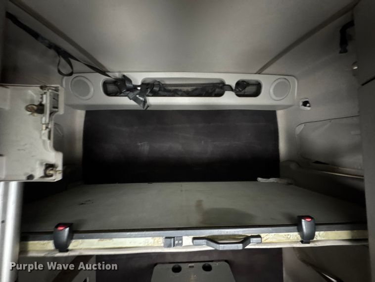 image for item DO2272 2010 Volvo VNL semi truck