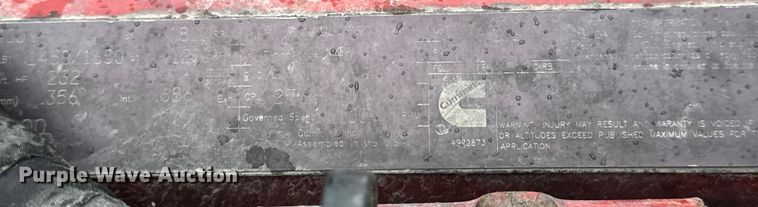 image for item DO2272 2010 Volvo VNL semi truck