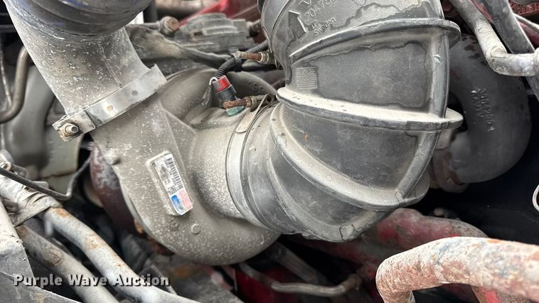 image for item DO2272 2010 Volvo VNL semi truck