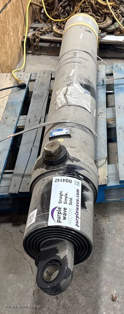 image for item DQ4142 HYVA EF A1951-5-05980 Dump bed hoist