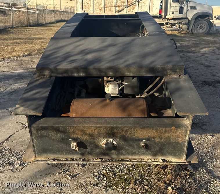 image for item DQ4178 2004 Witzco Challenger RG-35 drop deck equipment trailer