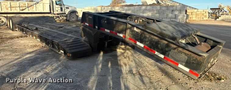 image for item DQ4178 2004 Witzco Challenger RG-35 drop deck equipment trailer